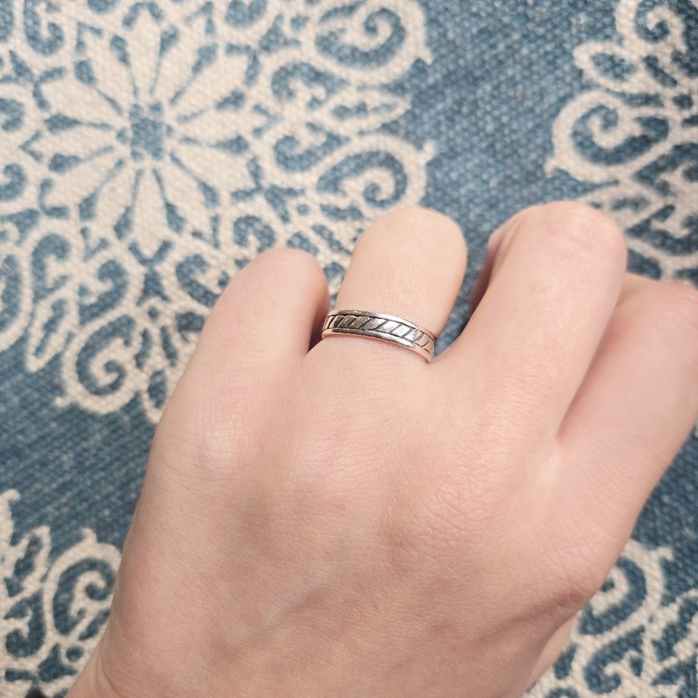 Vintage 925 Sterling Silver Classic Striped Wedding Ring Band, size 4.75